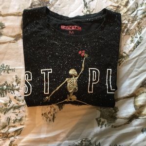 Staple jump skeleton shirt